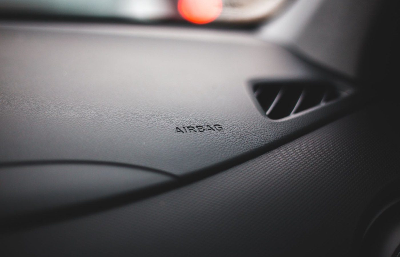 Voyant airbag allumé : que faire